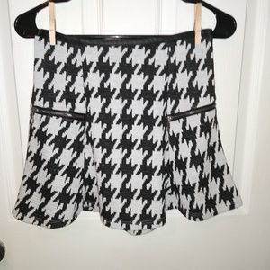 Houndstooth skirt by Stoosh